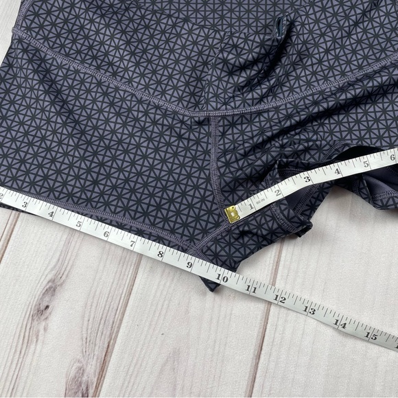 Lululemon Boogie Micro Shorts Women’s 10 Diamond Geometric Print Baddie Low Rise - Picture 12 of 12